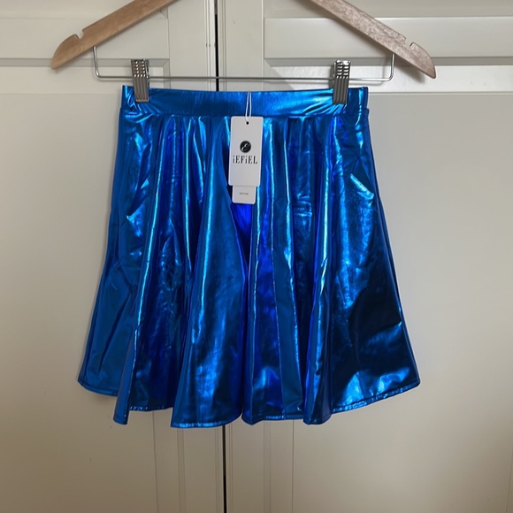 Taylor Swift 1989 style skirt with build in shorts - Picture 3 of 3